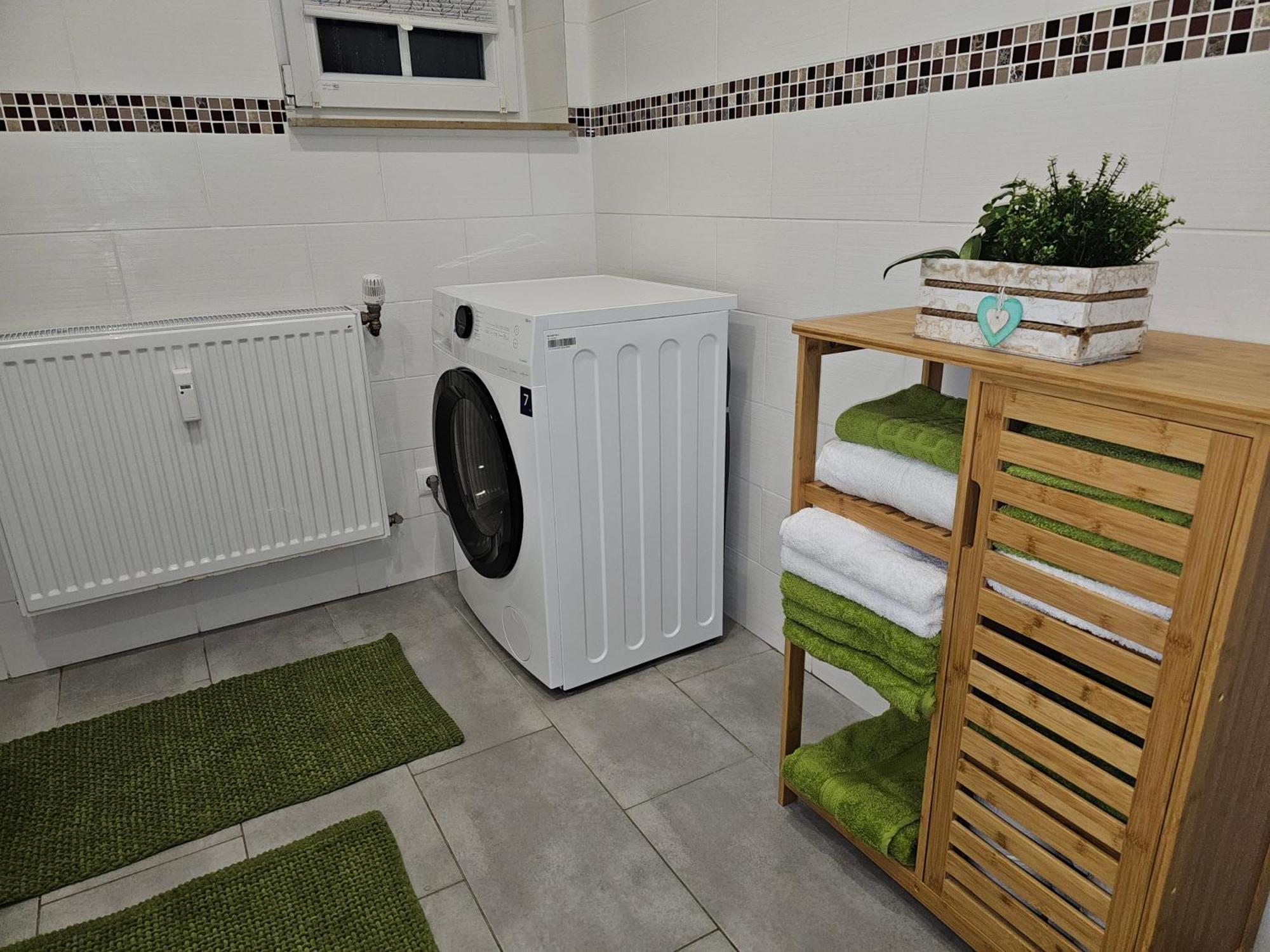 Warburg, Fewo "Sweet Home" 2,5 Zi- Eg-Separater Eingang - Parkplatz - Terasse- Komfortabel,Renoviert エクステリア 写真