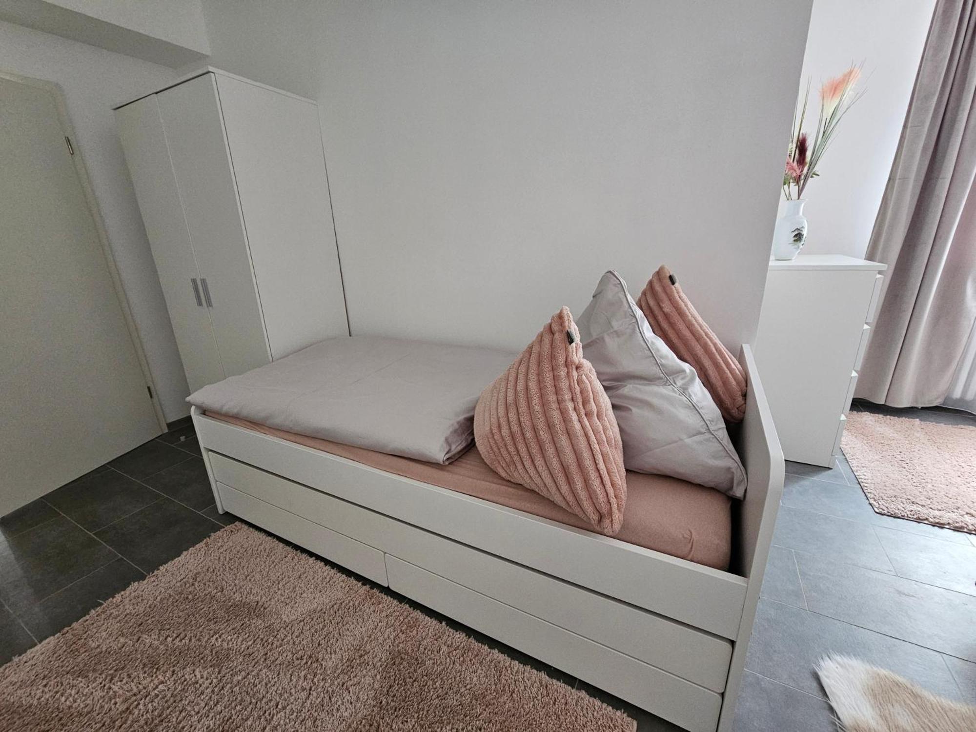 Warburg, Fewo "Sweet Home" 2,5 Zi- Eg-Separater Eingang - Parkplatz - Terasse- Komfortabel,Renoviert エクステリア 写真